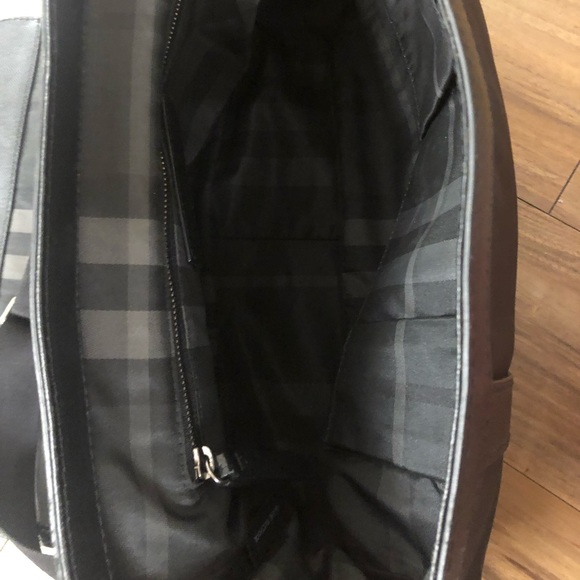 ⚡️SOLD⚡️ Burberry Messenger Bag - Picture 6 of 8